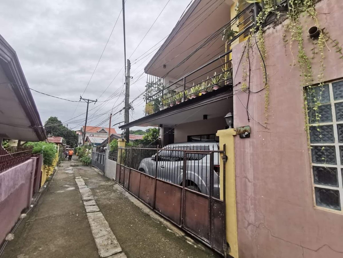 RUSH SALE! 5-Bedroom House and Lot in Lawaan Talisay For Sale