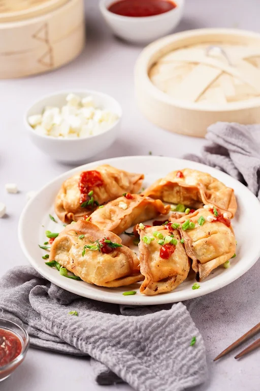 Classic Fried Paneer Momos (6 Pcs)