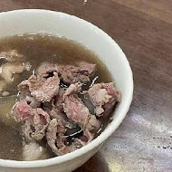 助仔牛肉湯