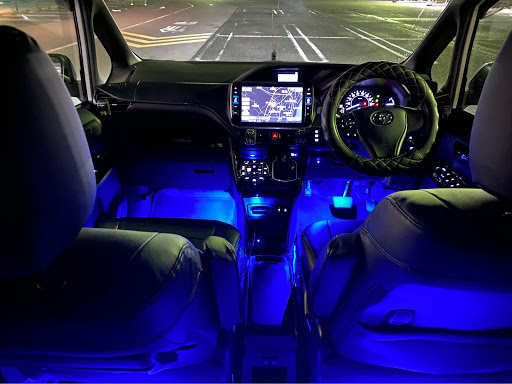 ノア Zwr80wのノアsiw B フットライト取り付け ブルーイルミ 休日の過ごし方に関するカスタム メンテナンスの投稿画像 車 のカスタム情報はcartune