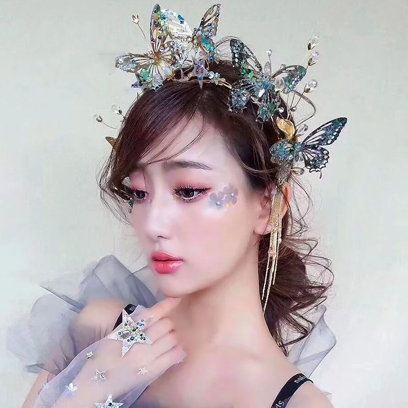 Serre-tête de mariée papillon bleu, un accessoire de cheveux élégant. Parfait pour les mariages, il sublime votre coiffure avec beauté naturelle.