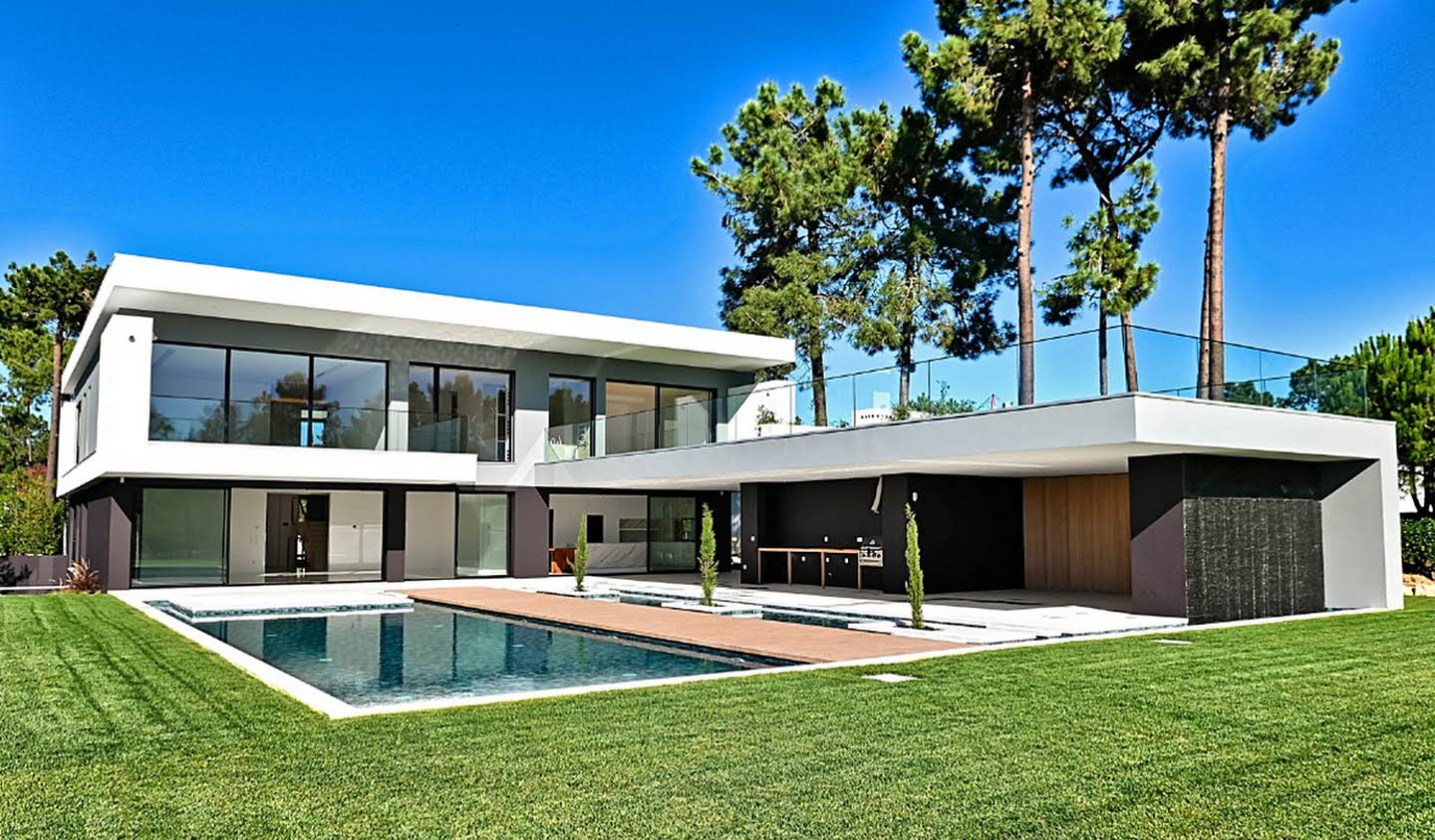 Maison contemporaine avec piscine et jardin Aroeira