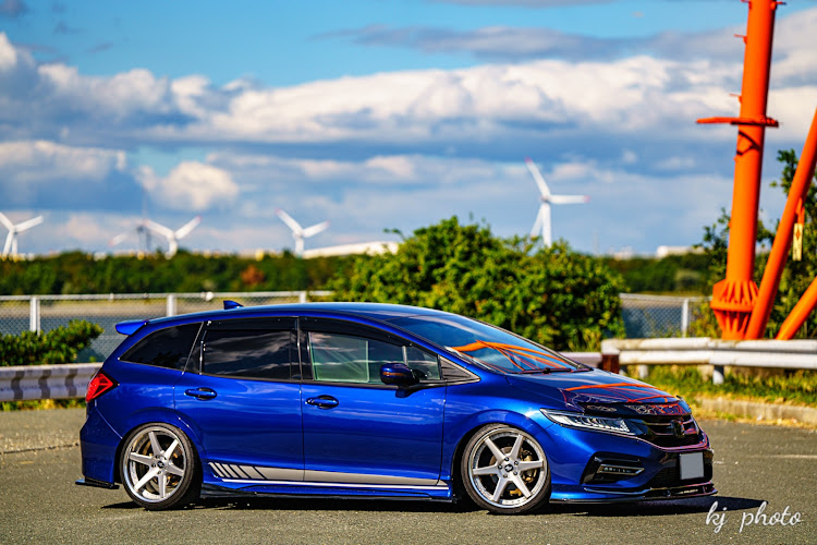 ジェイドのBLITZ DAMPER ZZR  Spec DSC PLUS・WORK ZEAST BST1・工業団地内での撮影・こちらのスポットのが景観はギリ大丈夫かな・短時間のスナップ的な撮影に関するカスタム事例の投稿画像1枚目