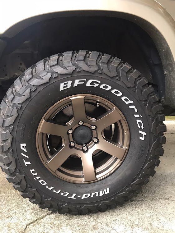 ハイラックスサーフのマッドテレーン・ハイラックスサーフ185・285/75r16に関するカスタム事例の投稿画像1枚目