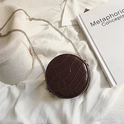 Mini bolsa de um ombro só, perfeita para levar seus essenciais com estilo e praticidade, ideal para passeios e eventos, sempre na moda e elegante.