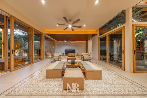 House with pool 4