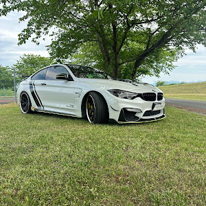 M4 クーペ F82