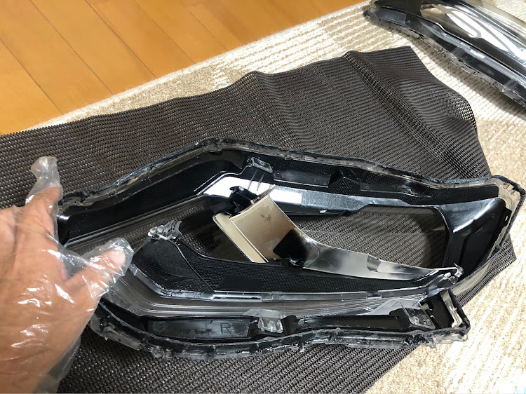 エクストレイルのヘッドライト加工・青色DRL＆シーケンシャルウィンカー・青色モノアイ・インナーパーツの磨き・レンズ内側にインナーパーツの取付けに関するカスタム事例の投稿画像4枚目