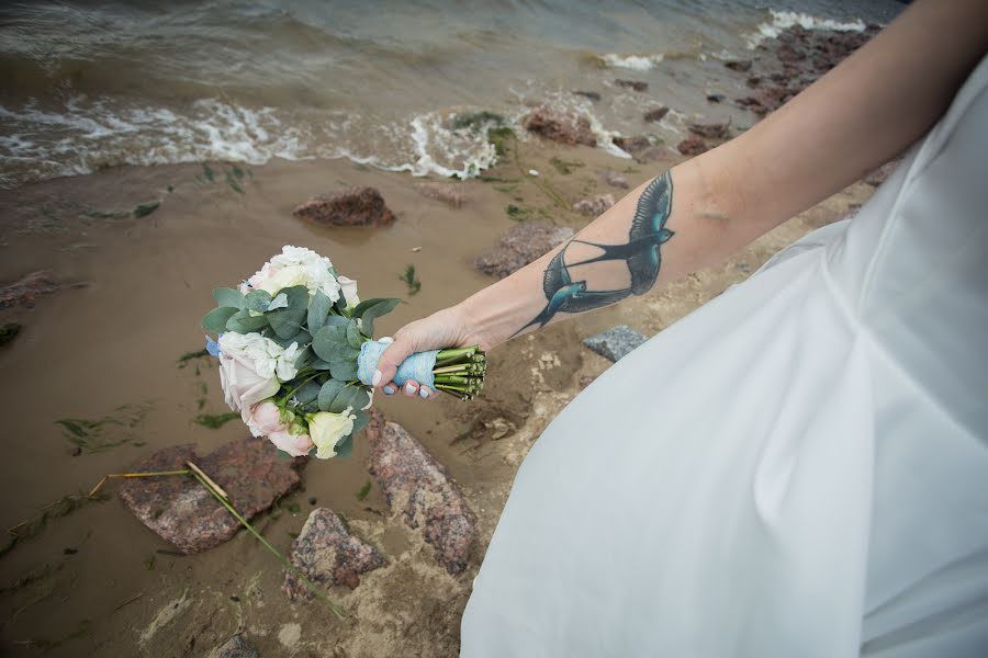 Fotografo di matrimoni Aleksandra Saburova (abril). Foto del 16 agosto 2020