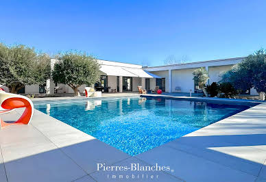 Maison avec piscine et terrasse 12