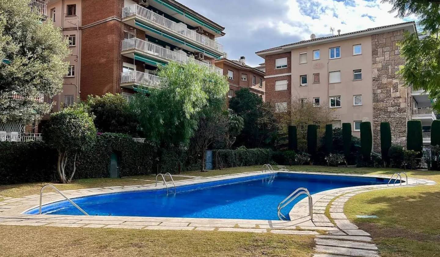 Apartment with terrace and pool Barcelona