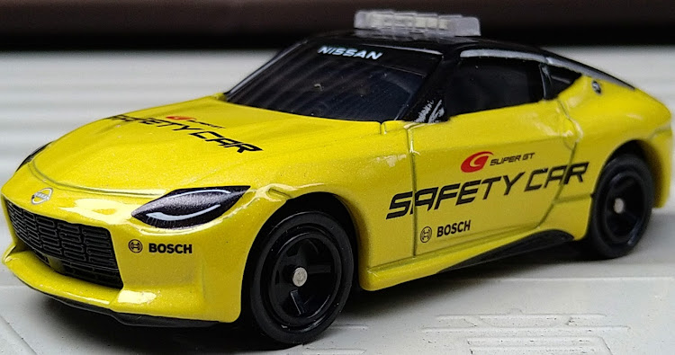 寅次郎さんが投稿した日産オンラインショップ・新型フェアレディZ・セーフティーカー・納車しました✨・夕焼けが綺麗に関するカスタム事例の投稿画像8枚目