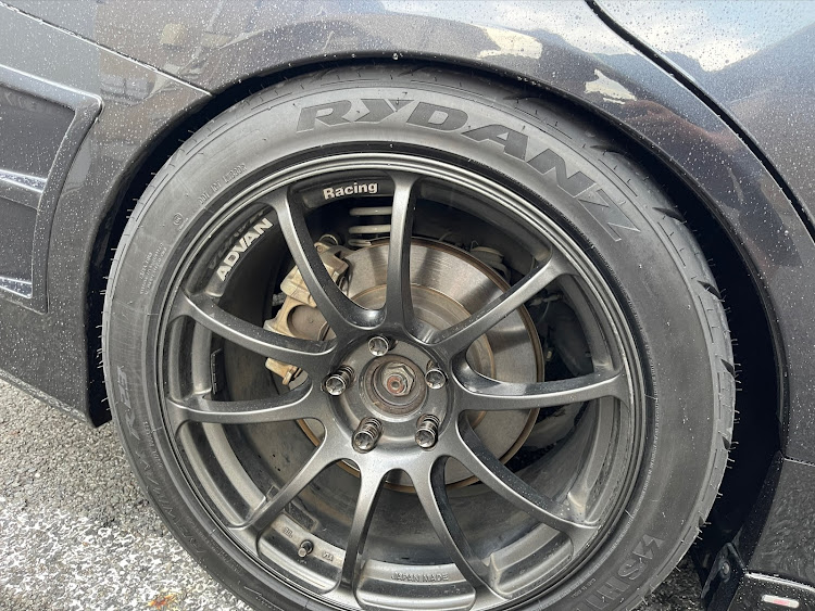 WRX S4の残暑厳しい・タイヤ交換・シバタイヤに関するカスタム事例の投稿画像4枚目