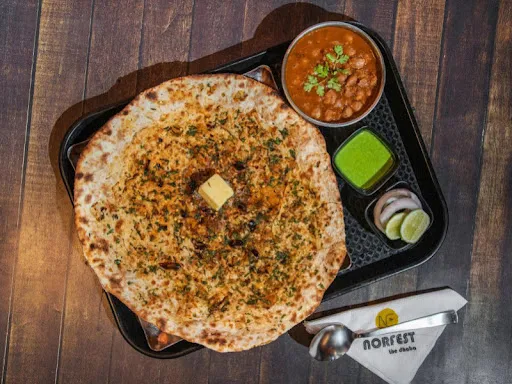 Punjabi Amritsari Kulcha With Chole