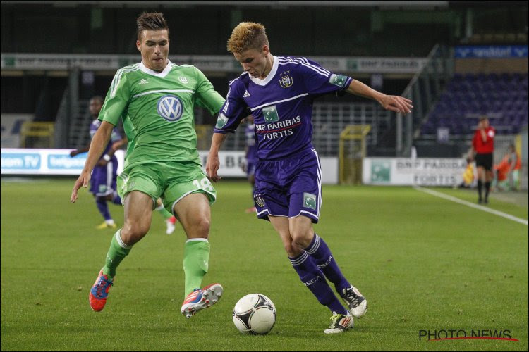 1B-club plukt speler weg bij zowel Anderlecht als PSV om Antwerp het vuur aan de schenen te leggen