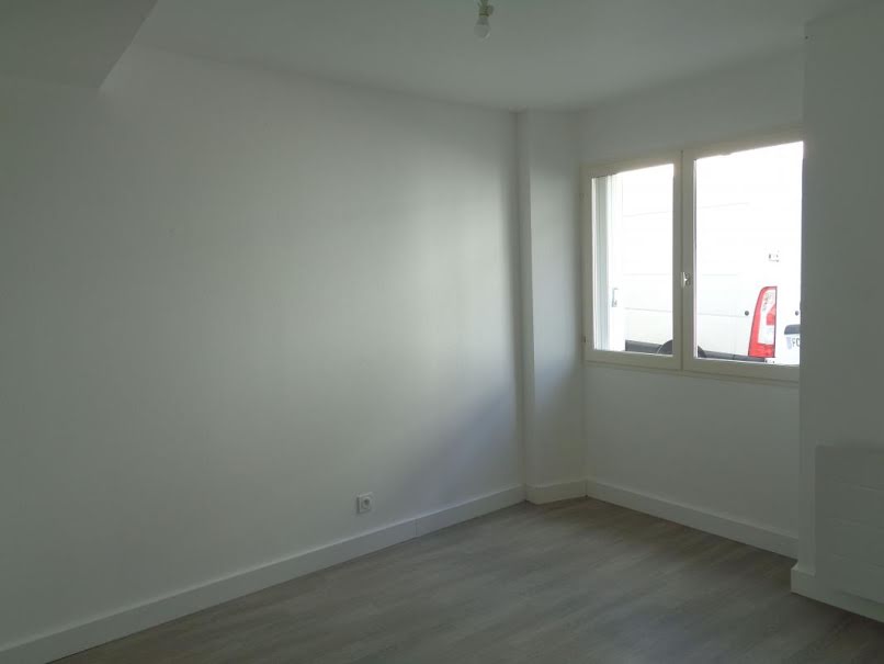 Location  appartement 2 pièces 62 m² à Moirans (38430), 651 €