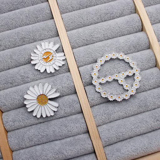 Title 4, Sunflower Pin Badge Personality Express yourse...