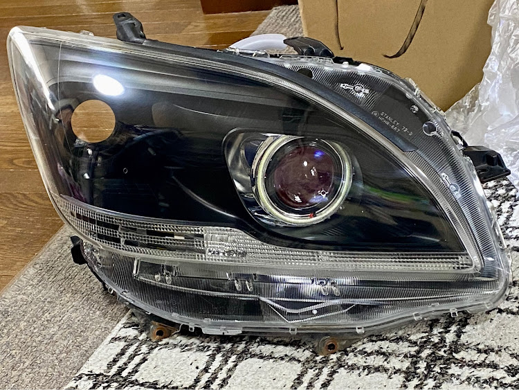 マークXジオのいわき・ヘッドライト加工中・DIY・ハンダ付けに苦戦…・老眼か⁉️に関するカスタム事例の投稿画像8枚目