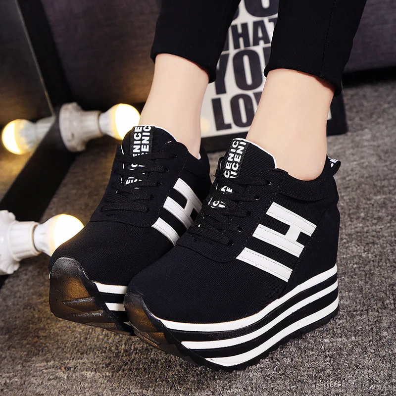 Scarpe Casual da Donna con Rialzo in Suede Frosted