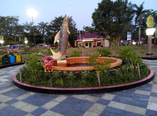 Jelawat Fountain Statue