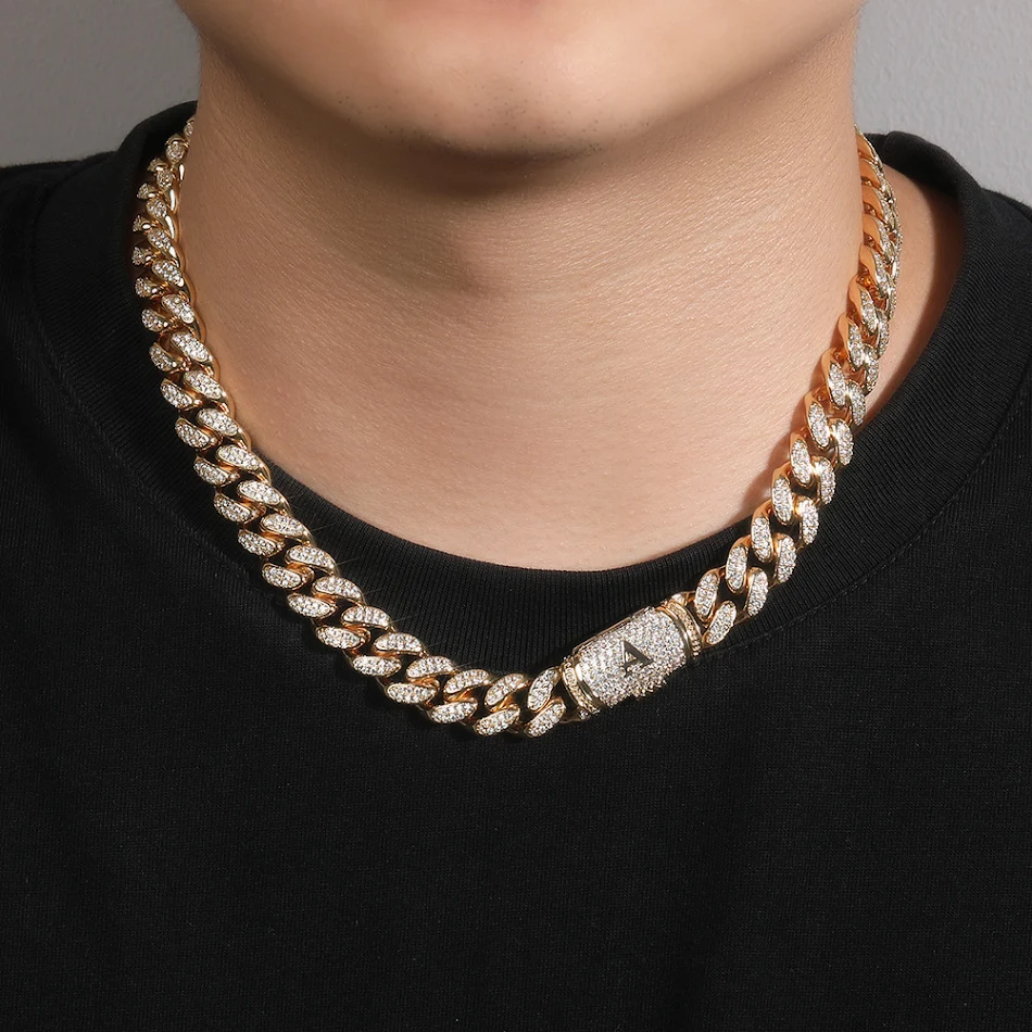 Heren Diamant Gouden Ketting Hip Hop Niche Koper Inlay Zircon. Luxe sieraden voor mannen. Creëer een statement met deze unieke ketting.