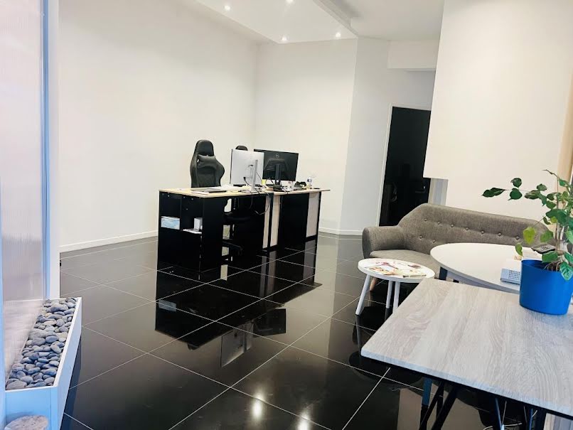 Vente locaux professionnels 3 pièces 70 m² à Manosque (04100), 92 000 €