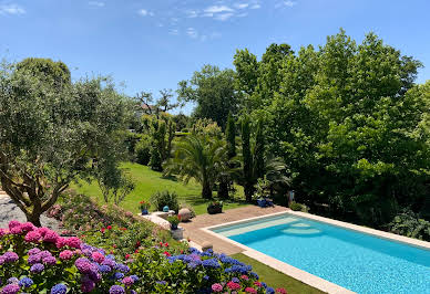 Maison avec piscine et jardin 3