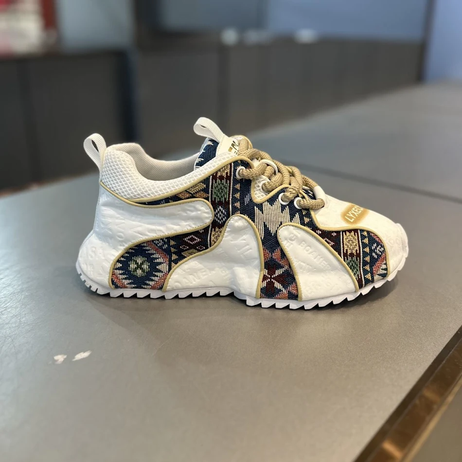Buty sportowe i rekreacyjne dla puszystych. Smukły design, wygoda i styl na co dzień. Ciesz się komfortem i modnym wyglądem w każdej sytuacji.
