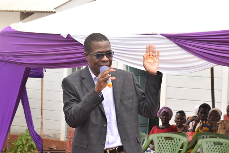 Ugunja MP Opiyo Wandayi addressing residents in Siaya on Saturday