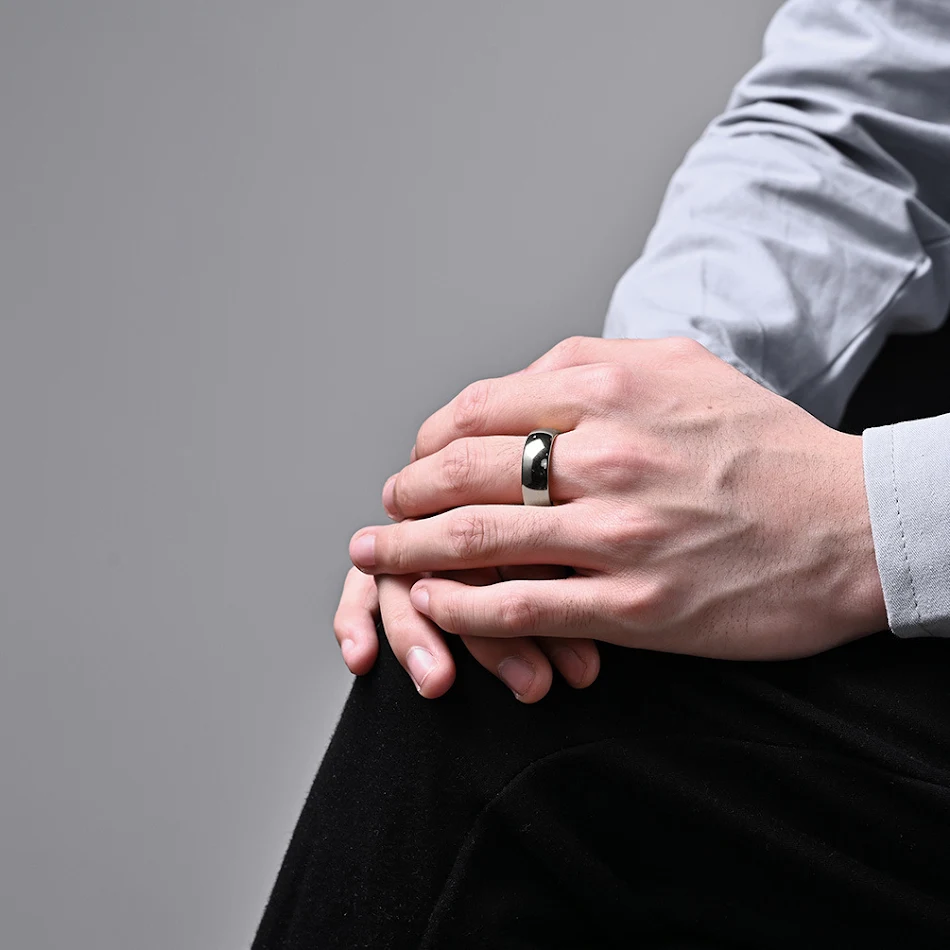 Anel de tungstênio brilhante e anti-riscos Arc, durável e elegante. Resistente a arranhões, ideal para uso diário. Um acessório perfeito.