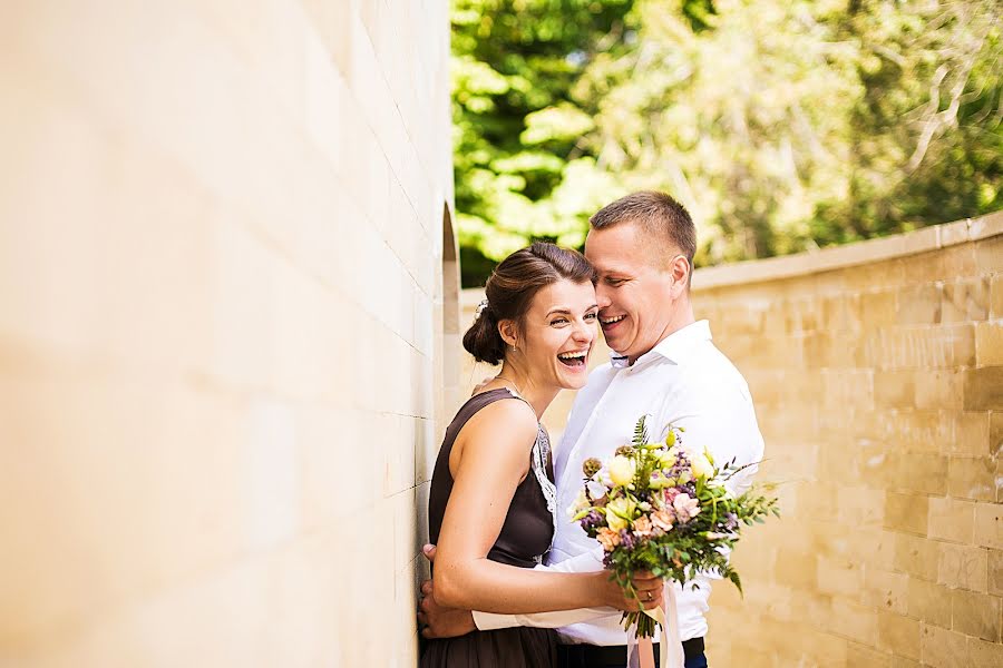 Fotógrafo de bodas Lena Bulycheva (bela). Foto del 18 de febrero 2016