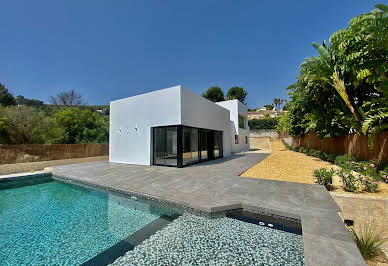 House with pool and garden 3