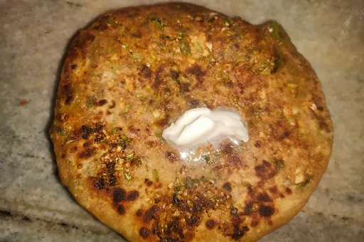 Stuffed Gobhi Paratha With Pickle [Serves 1]