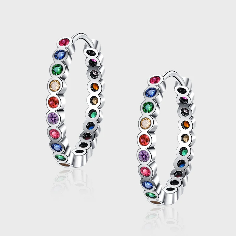 S925 Sterling zilveren oorbellen voor dames, grote cirkel met kleurrijke zirkonia's, stijlvol en opvallend sieraad.