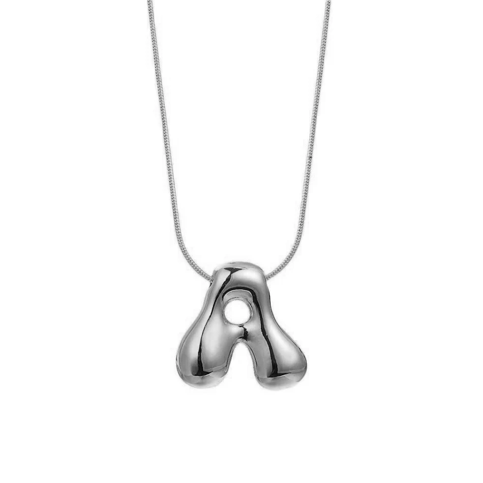 Messing glanzende ballon Engelse letter hanger ketting, een stijlvol accessoire dat een feestelijke en persoonlijke toets aan je look toevoegt.