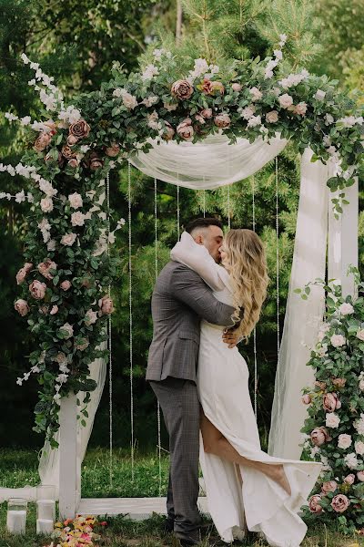 Fotógrafo de casamento Alisa Pinevich (aliskapin). Foto de 2 de outubro 2023