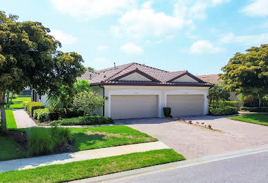 House with pool 2