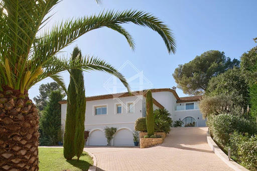 Villa with pool and terrace 2