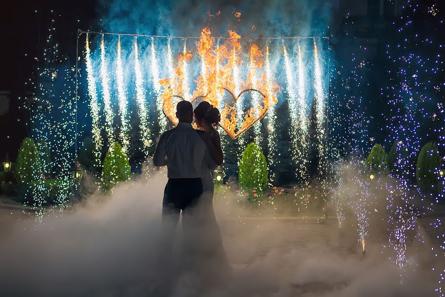 Fotógrafo de casamento Valentina Kolodyazhnaya (freezemotions). Foto de 15 de fevereiro 2018