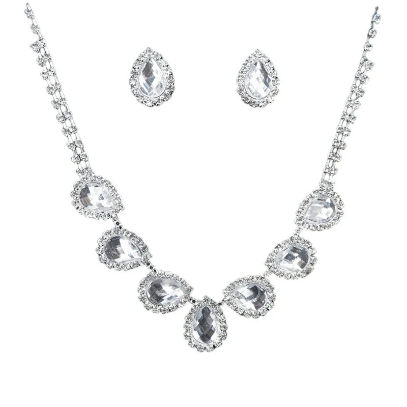 Ensemble Collier et Boucles d'Oreilles Diamants de Couleur pour Mariée, Personnalisable. Le cadeau parfait pour un look inoubliable et raffiné.