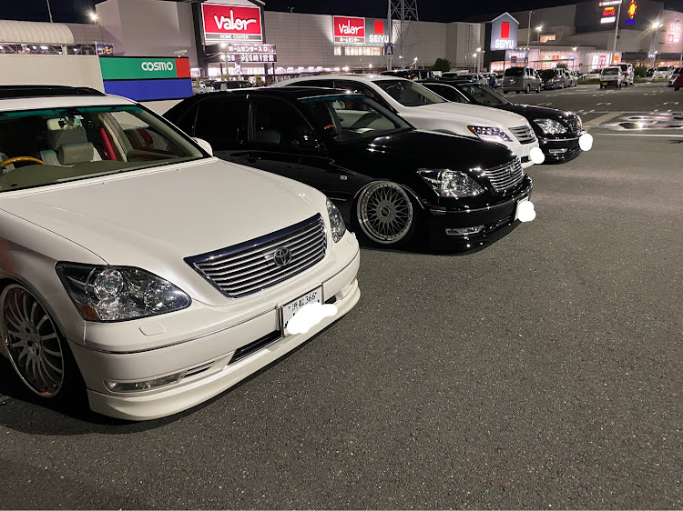 セルシオのhappyバトン💫・夜は映えますね・04styleに関するカスタム事例の投稿画像3枚目