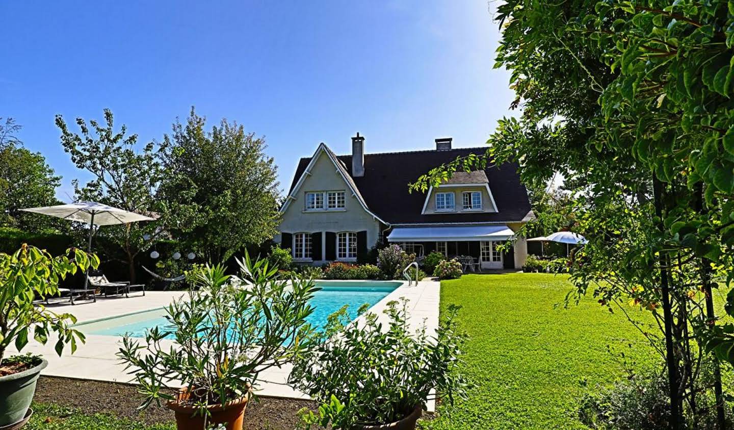 House with pool and terrace Chambourcy