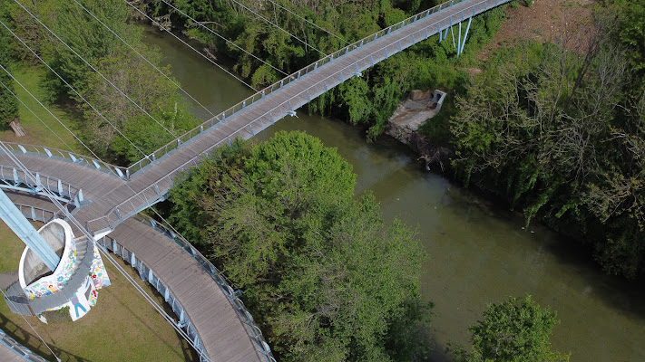 Bridge on river  di FedericoB