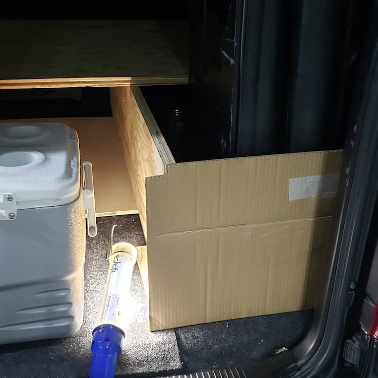 ハイエースのハイエース・ハイエースワゴンGL・ＤＩＹ・ベッドキット・200系ハイエースに関するカスタム事例の投稿画像2枚目