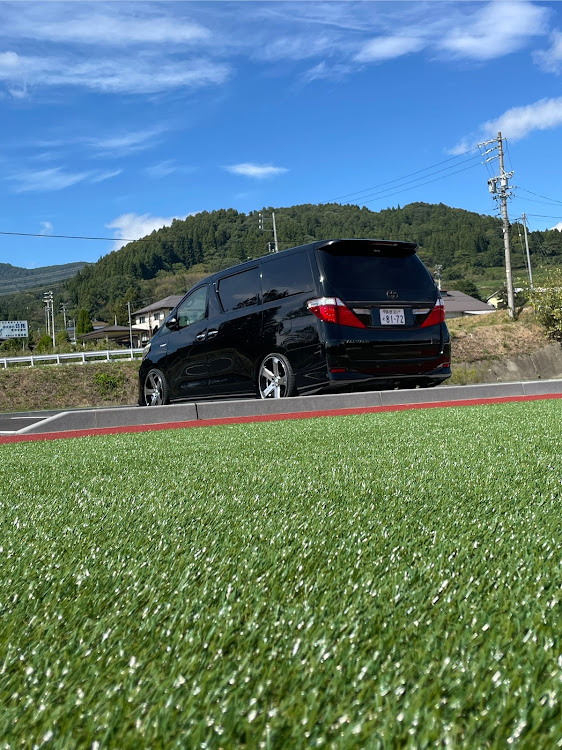 アルファードの紅葉コラボしたい・車好きミーティングまでには何かしておきたい・車好きミーティングまであと1週間ちょっと・スマホ撮影・10月も宜しくお願いしますに関するカスタム事例の投稿画像3枚目