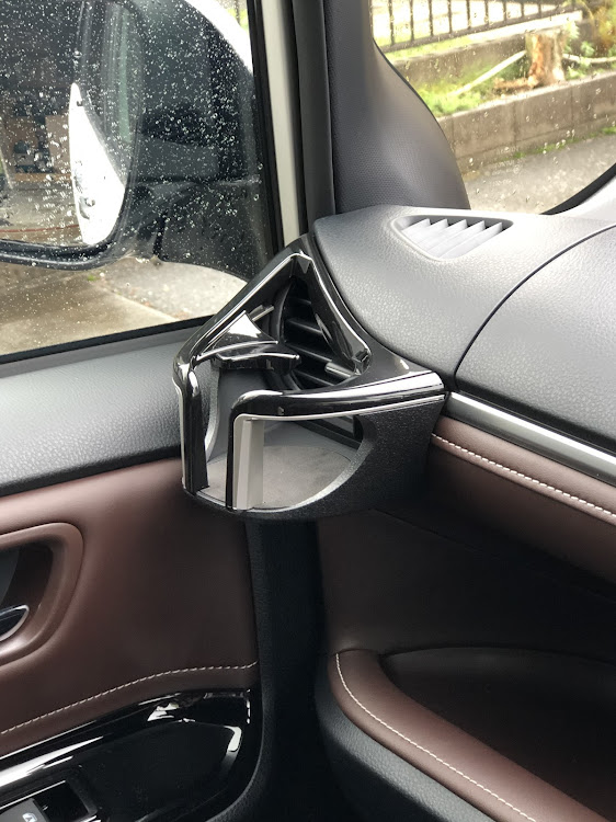 エスクァイアのDIY・ドライブ・右斜め前写真展に関するカスタム事例の投稿画像2枚目