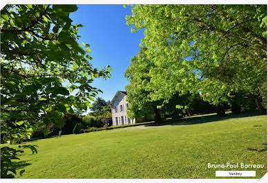 Propriété avec piscine et jardin 8