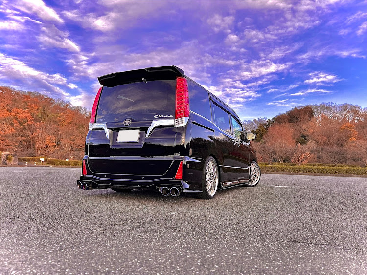 ヴォクシーのKuhl Racing・新年のご挨拶に関するカスタム事例の投稿画像3枚目