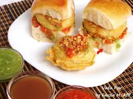 Om Gurudev Bhel Puri & Vada Pav Center photo 1