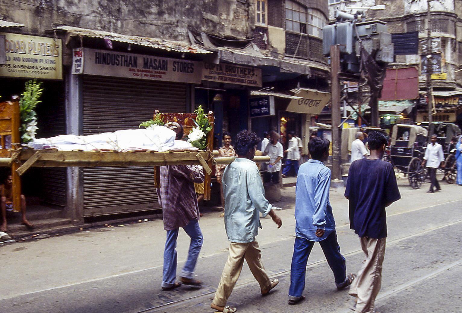 Funerale in strada di leorol